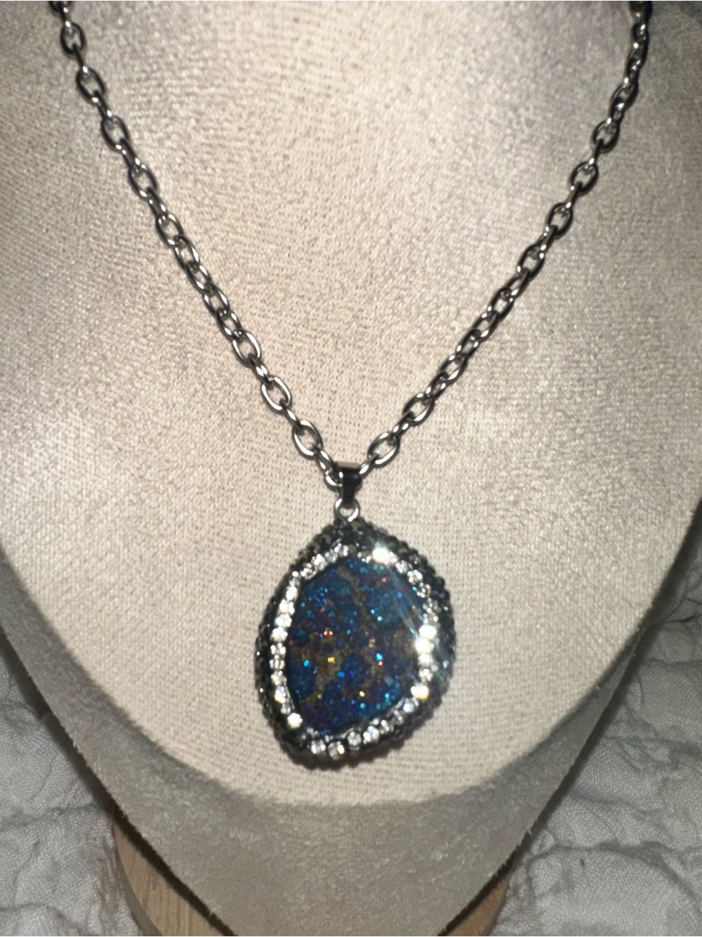 2-in-1 Druzy Pendant Silver Necklace - Druzy sparkle blue + black volcanic